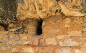 Fire Vent and Clay Finish - The Sinagua People built vents into the walls so they could enjoy a fire and not suffocate. They also stuffed clay into the rocks to seal the rooms from drafts.