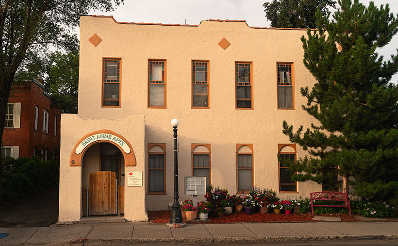 Apartment House - I shot this down the street from the Downtowner sign. I'm positive that if my wife ever set foot in this building, it would rip a hole in the space-time continuum. 