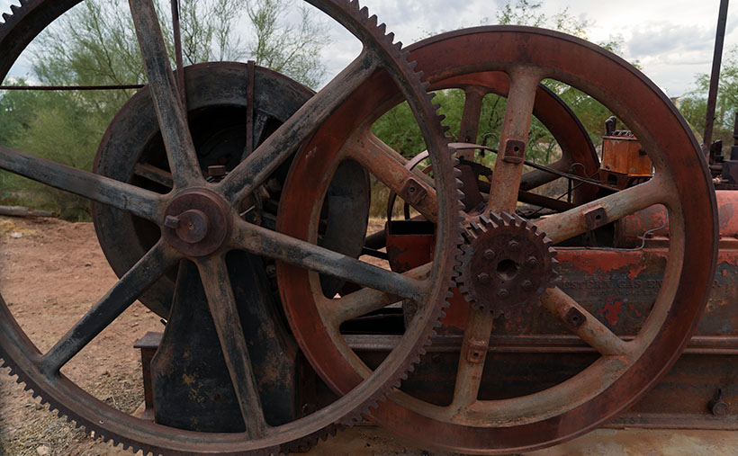 Antique differential gearing linked to a hit-and-miss engine, showcasing the mechanical history of Vulture City.