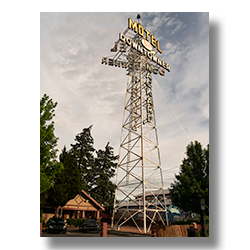 The dominating tower sign of the Motel Downtowner.